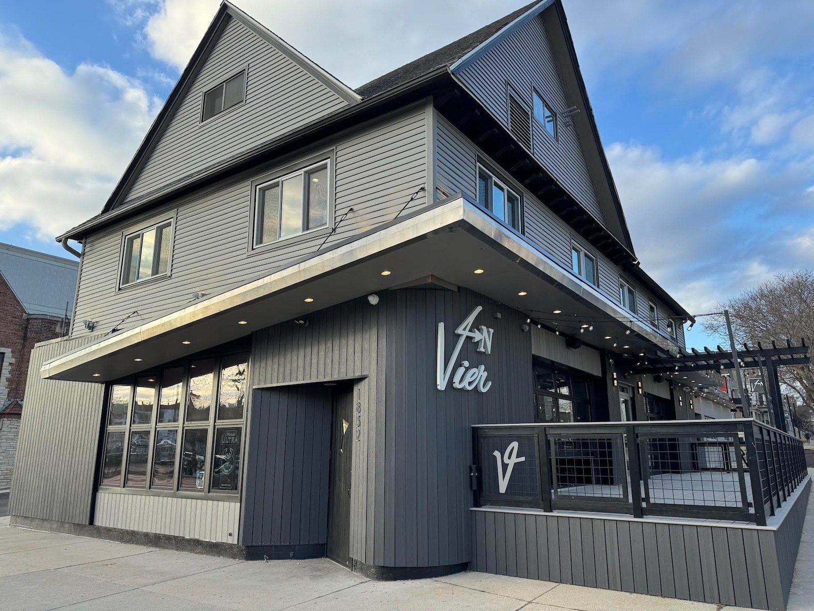 Vier North